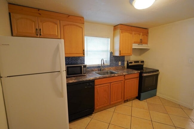 Building Photo - 702 Nassau St