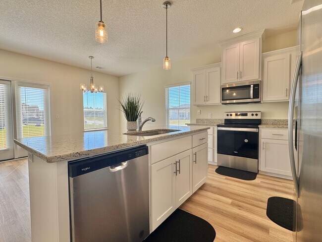 Building Photo - MOVE-IN READY! (Pet Friendly)