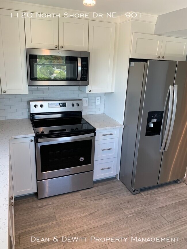 Building Photo - North Shore Condo with Amazing Water Views!