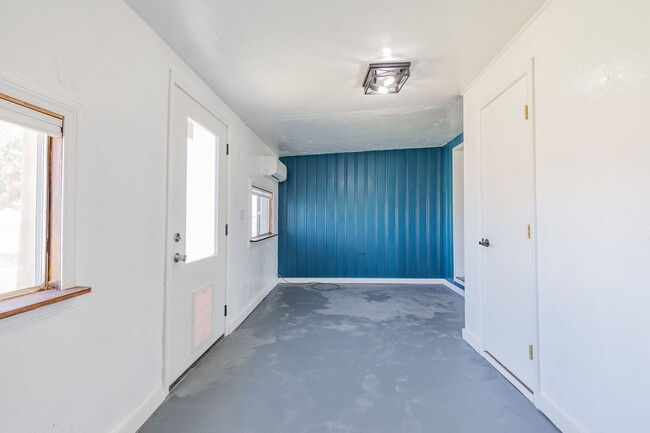 Building Photo - Charming 3 bedroom 2 bath Home with acreage