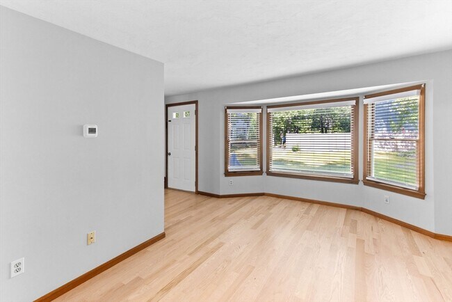 Building Photo - 308 Hope St