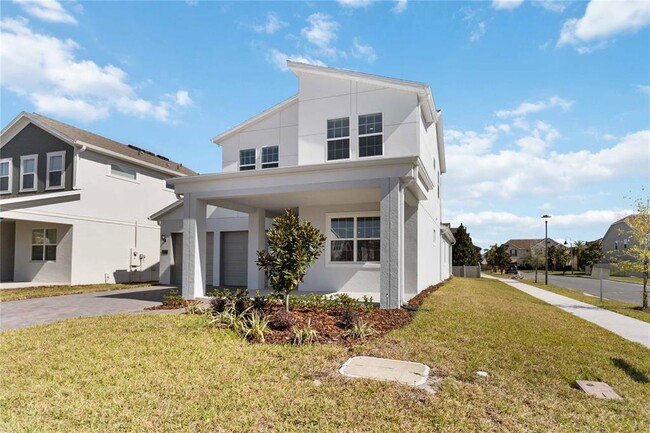 Building Photo - 14797 Milfoil Ave