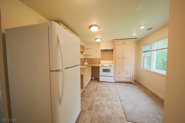 Building Photo - 241 US-206