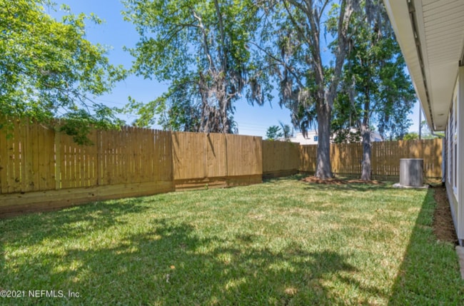 Building Photo - A beautiful 4 bedroom, 2 bathroom property...