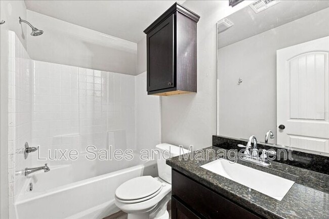 Building Photo - 404 Chalk Hill Ct