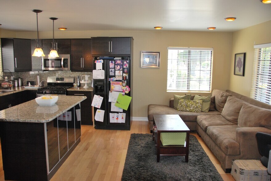 Building Photo - 6037 Comey Ave