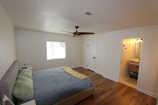 Building Photo - Available Soon! Turn key Furnished Univers...