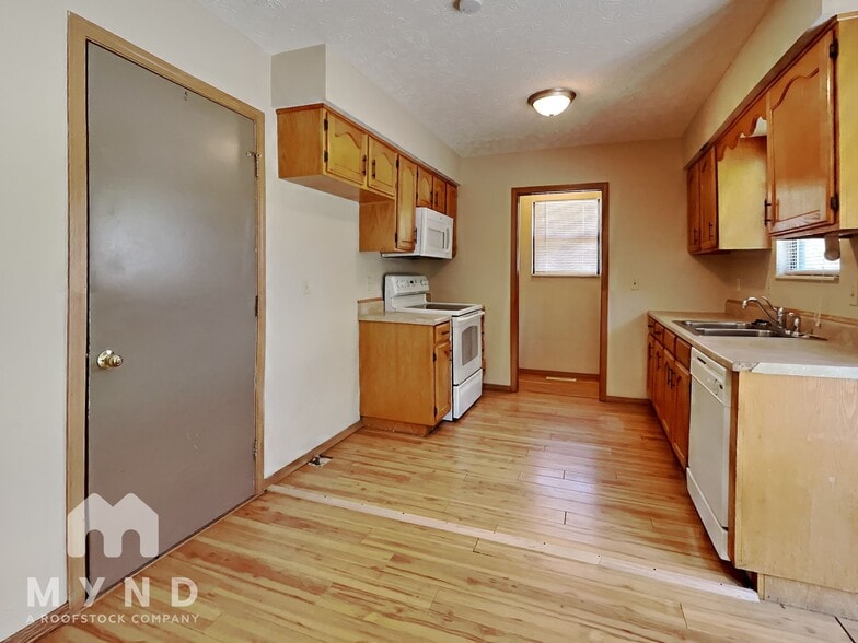 Building Photo - 3744 S Colgate Ave