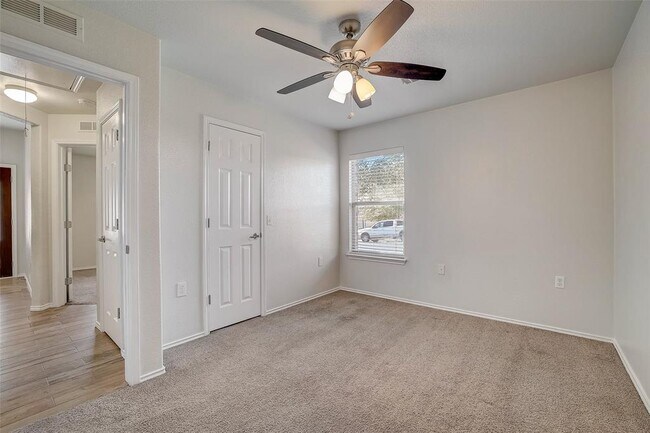 Building Photo - 5800 Silver Screen Dr