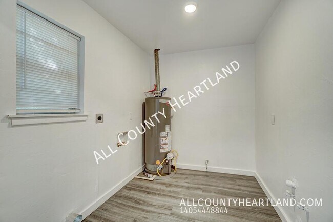 Building Photo - 208 W Kittyhawk Dr