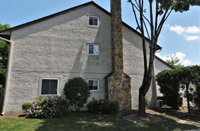 Building Photo - 181 Thoreau Dr