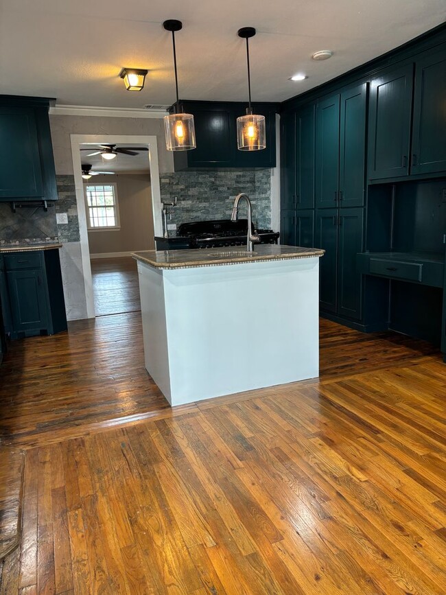 Building Photo - 1 Month Free Rent!! FarmHouse with Room for Everyone