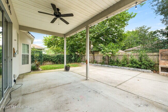 Building Photo - 721 Hazelmoor Ln
