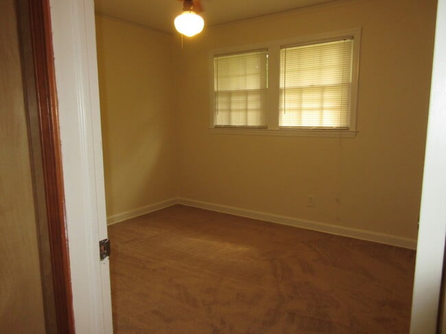 Building Photo - 2416 Peach Orchard Rd