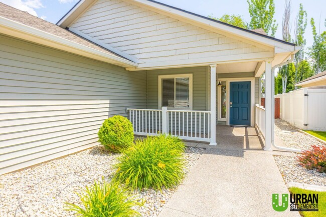 Building Photo - Beautiful 3-Bedroom Home in Desirable Rive...
