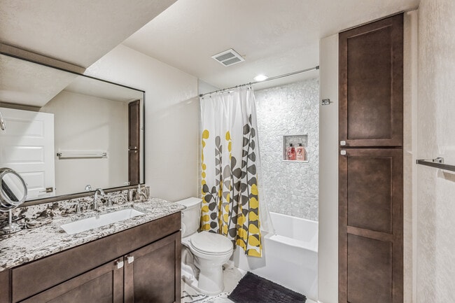 Building Photo - 14341 Mosaic Ave