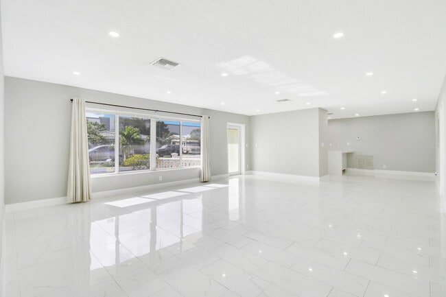 Building Photo - 1231 SW 32nd St