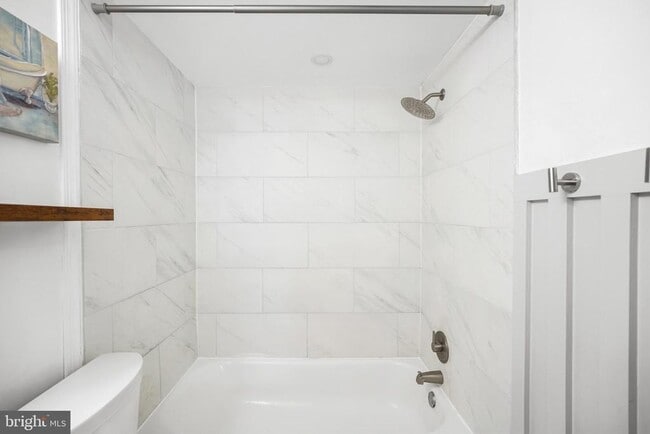 Building Photo - 4965 Americana Dr