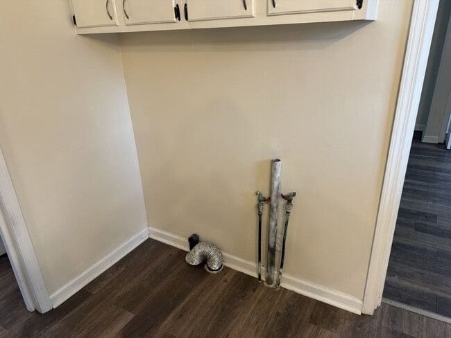 Building Photo - 104 Charles St