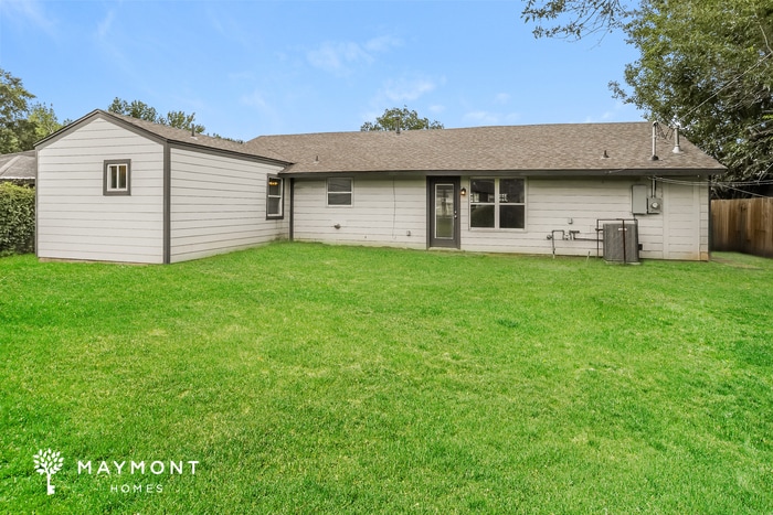 Building Photo - 6015 Glenhurst Dr