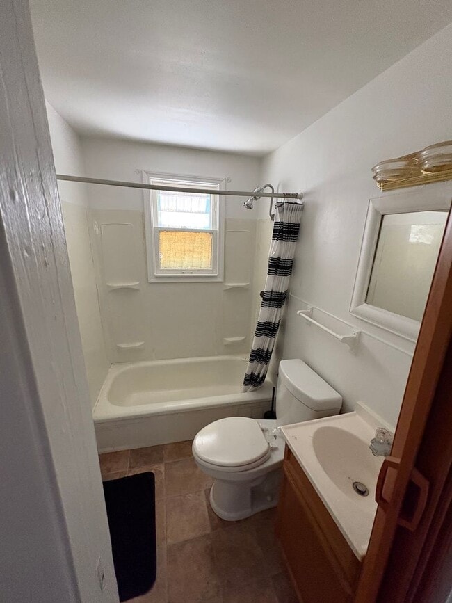 Building Photo - Single Family Home