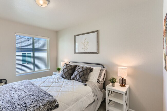 Building Photo - Modern Comfort Minutes from DIA — 3BR Town...