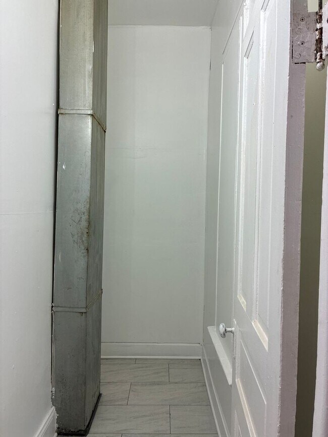 Building Photo - 5543 S Shields Ave