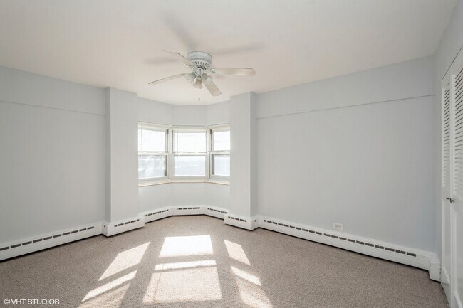 Building Photo - 4950 N Marine Dr