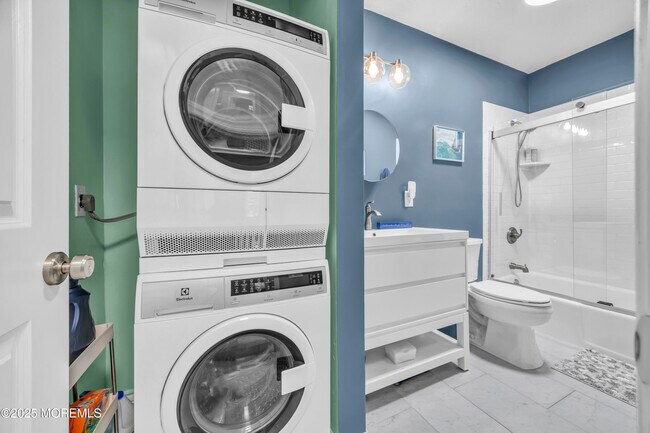 Building Photo - 93 White St