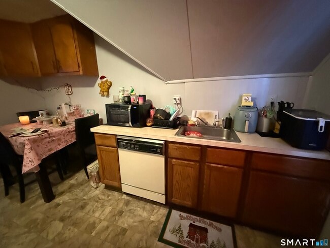 Building Photo - 74 George St