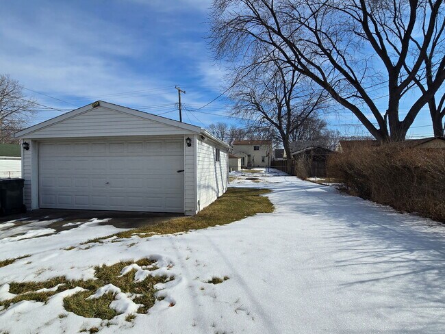 Building Photo - 25312 Winton St