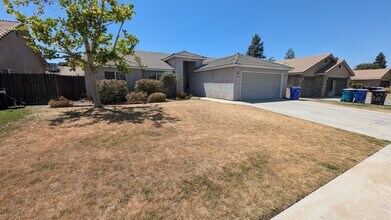Building Photo - Large & Beautiful 4 Bedroom 2 Bath Custom ...