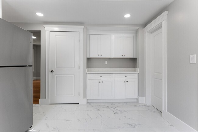 Building Photo - 64 Bakersfield St