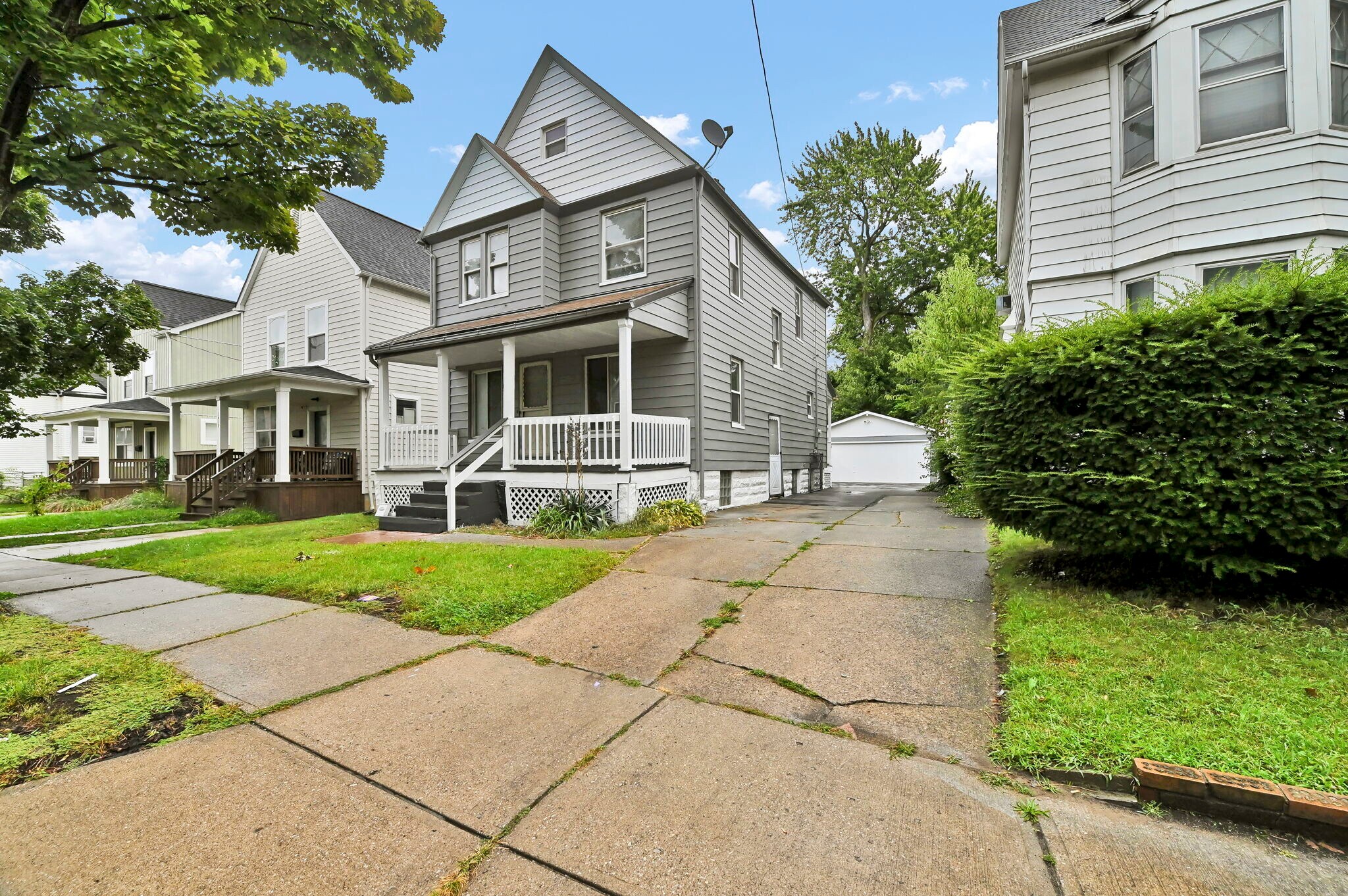 Building Photo - 1423 E 111th St