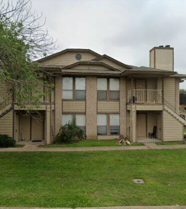 Building Photo - 1007 Spring Loop