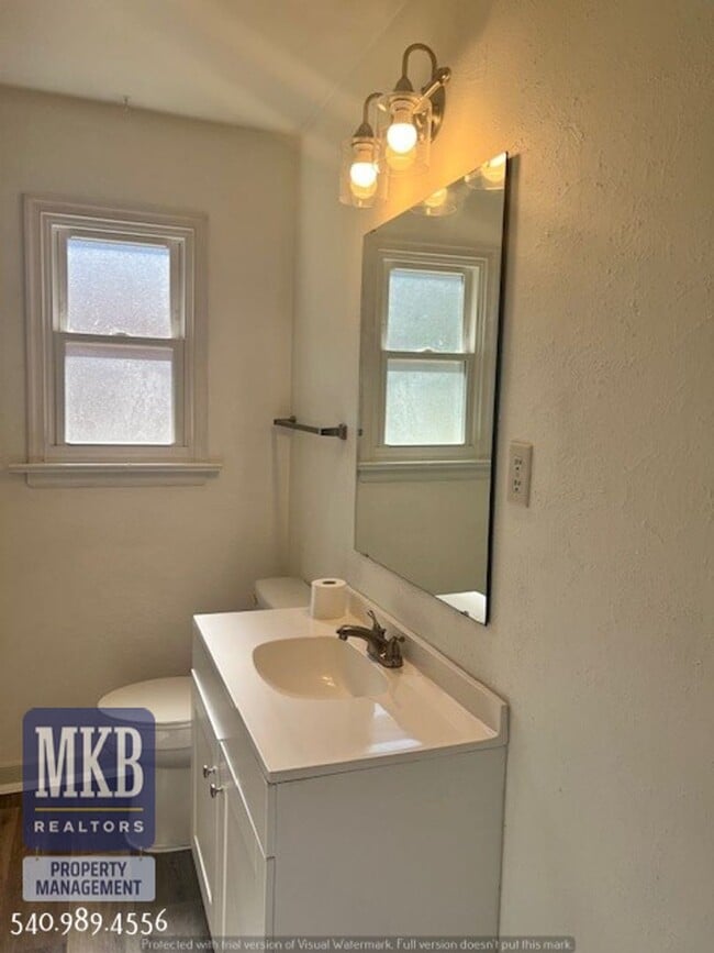 Building Photo - 4 Bedroom 2 Bath in Monterey Neighborhood