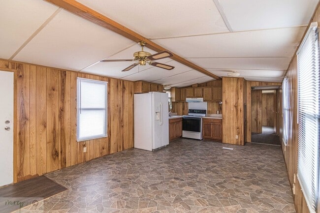 Building Photo - 111 Clover Ridge Dr