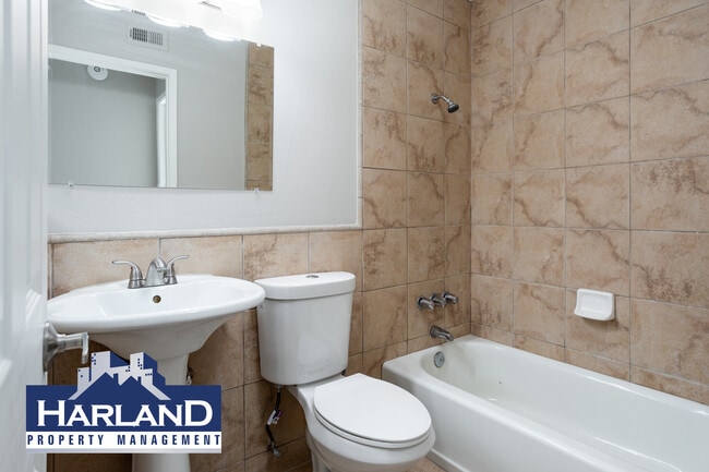 Building Photo - 8547 Aquarius Dr