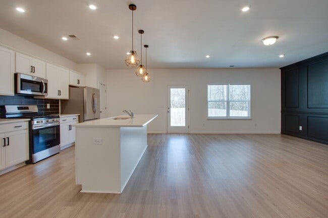 Building Photo - 1872 Holdens Hollow