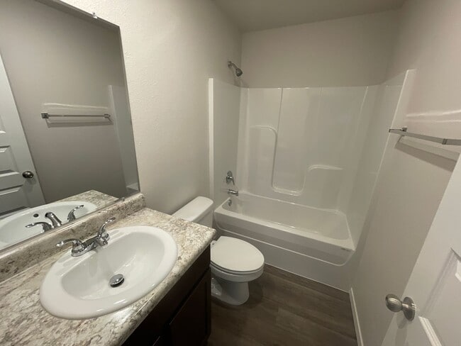 Building Photo - Pre-Leasing Now! Beautiful 3-Bedroom, 2-Bath Home in Barberry Court | Available August 12