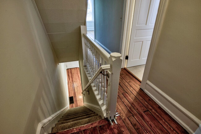 Building Photo - 1115 Frances Ave