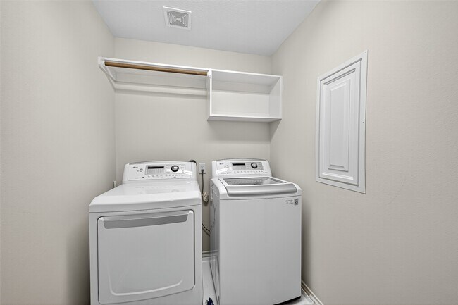 Building Photo - 6230 Hollydale Ridge Ln