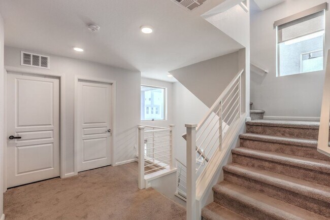 Building Photo - New Modern Gated House w/ Rooftop Deck