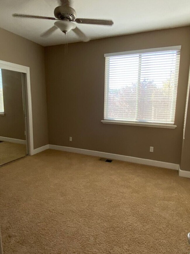 Building Photo - Available 8/1 - Lincoln Crossing 6 bedroom...