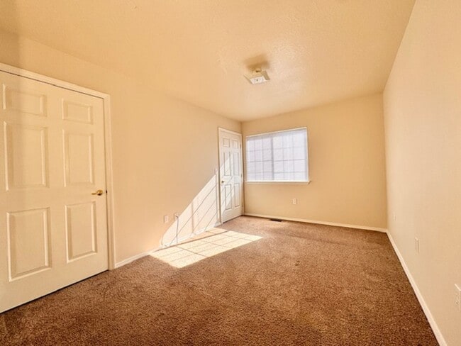 Building Photo - 213 N Avenger Ln