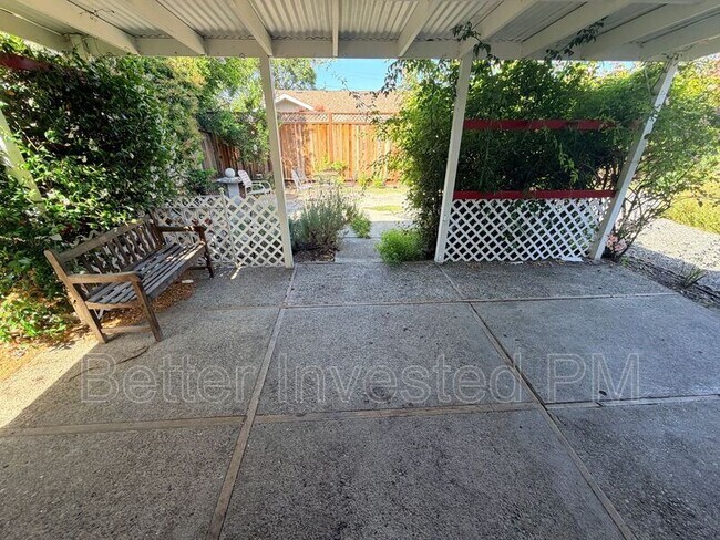 Building Photo - 1713 Mariposa Dr
