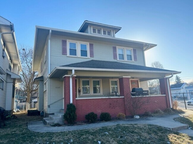 Primary Photo - 4225-27 North College Avenue