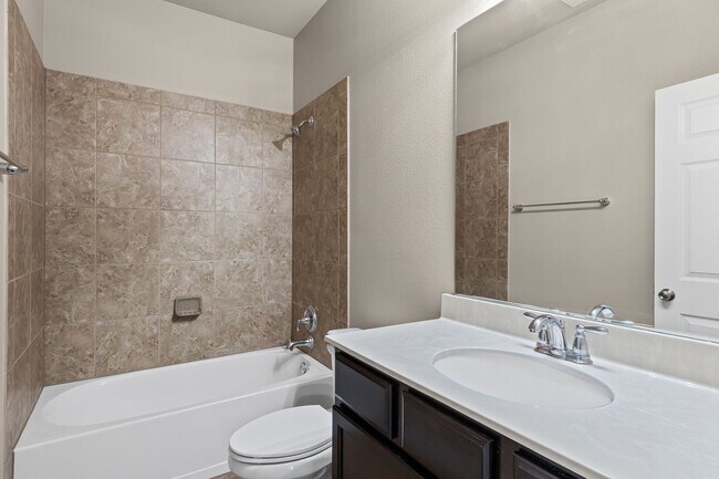 Building Photo - Move-In Ready! 3 Bed, 2Ba Home in Westfiel...