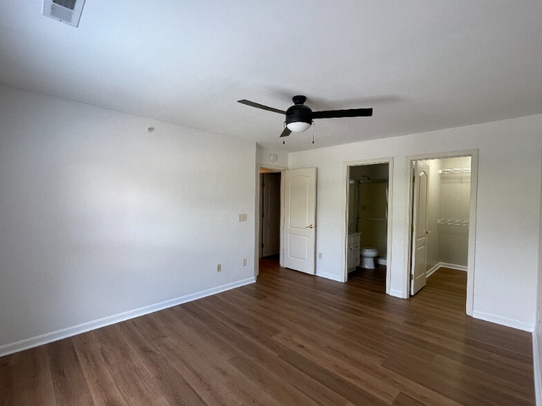 Building Photo - 301 Skyview Ct