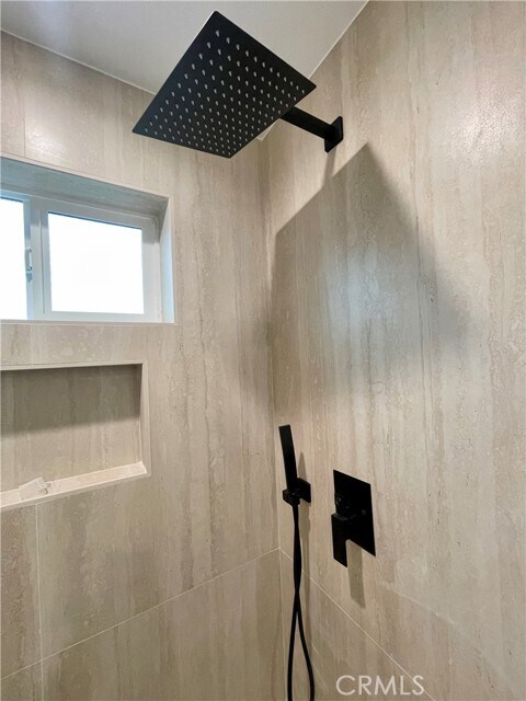 Building Photo - 613 W 41st Pl